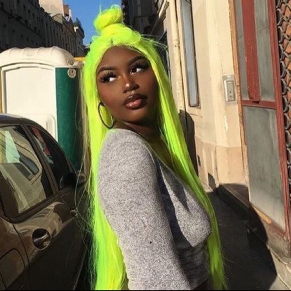 22” NEON GREEN LACE FRONT WIG💫 *NEW*
